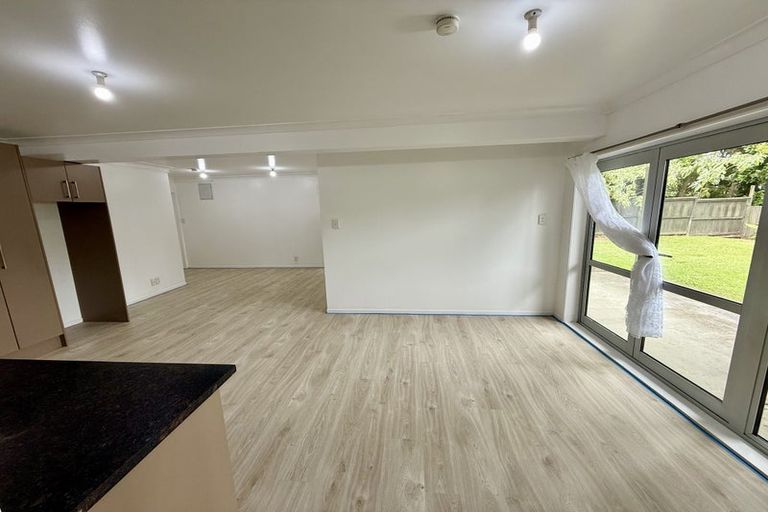 Photo of property in 11 Pokapu Street, Titirangi, Auckland, 0600