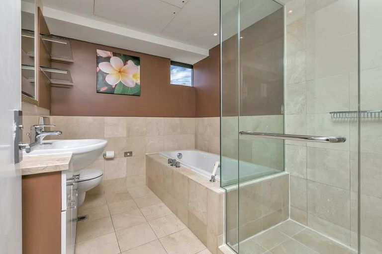 Photo of property in The Metropolis Apartments, 2914/1 Courthouse Lane, Auckland Central, Auckland, 1010