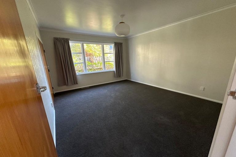 Photo of property in 5 Larsen Crescent, Tawa, Wellington, 5028