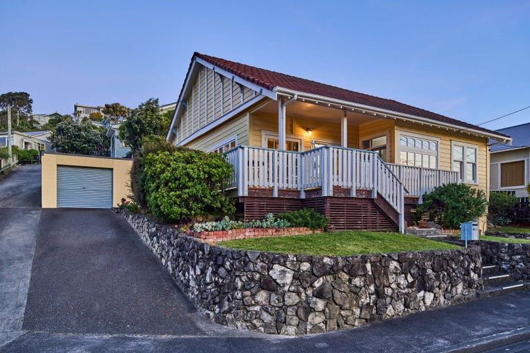 Photo of property in 133 Melbourne Road, Island Bay, Wellington, 6023