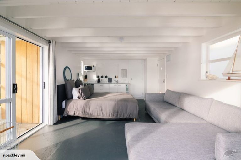 Photo of property in 18c Trevor Terrace, Paremata, Porirua, 5024