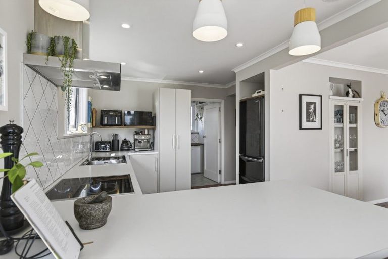 Photo of property in 10 Holford Street, Westown, New Plymouth, 4310