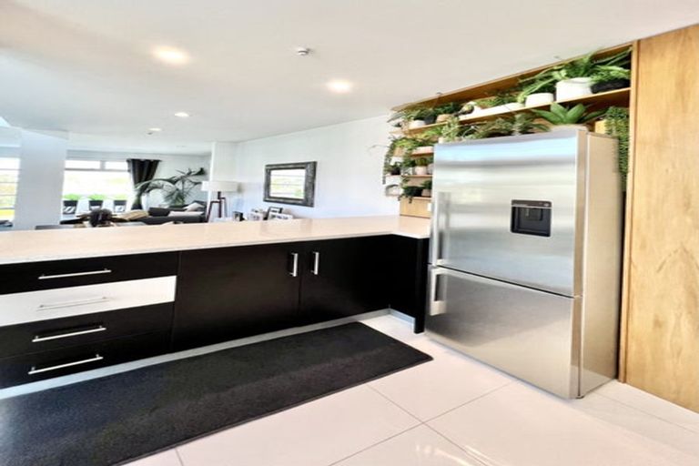 Photo of property in 16 Southworth Place, Grandview Heights, Hamilton, 3200