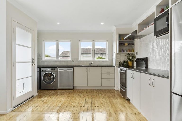 Photo of property in 71 Barrys Road, Glendene, Auckland, 0602