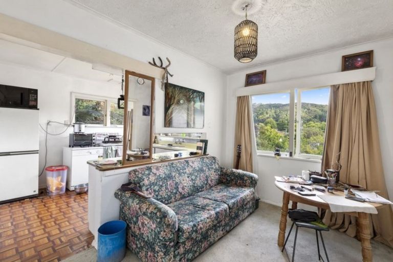 Photo of property in 27 Horoeka Street, Stokes Valley, Lower Hutt, 5019