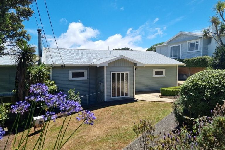 Photo of property in 1 Espin Crescent, Karori, Wellington, 6012