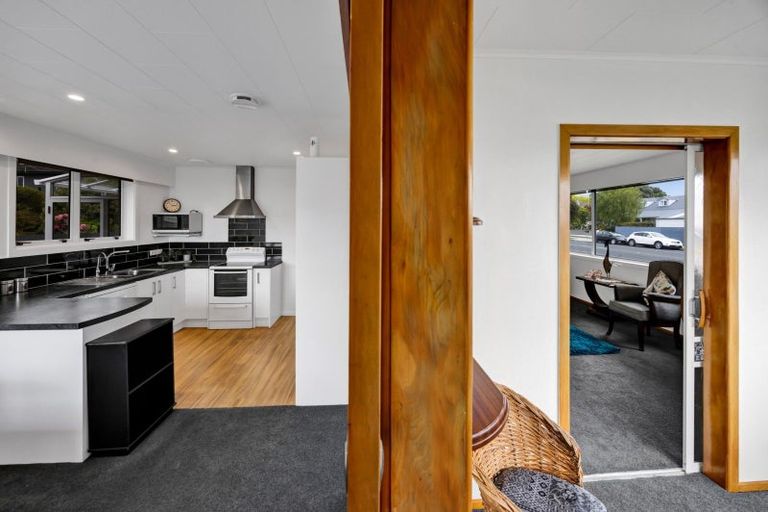 Photo of property in 9 Waimea Street, Westown, New Plymouth, 4310