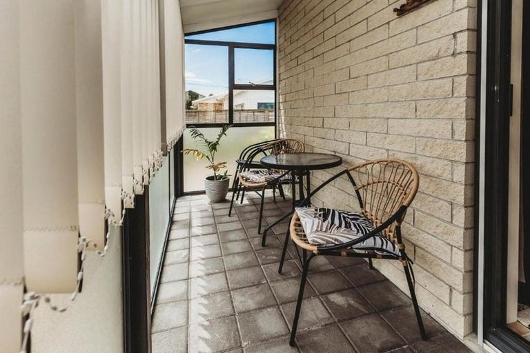 Photo of property in 2/47 Gilbert Street, New Plymouth, 4310