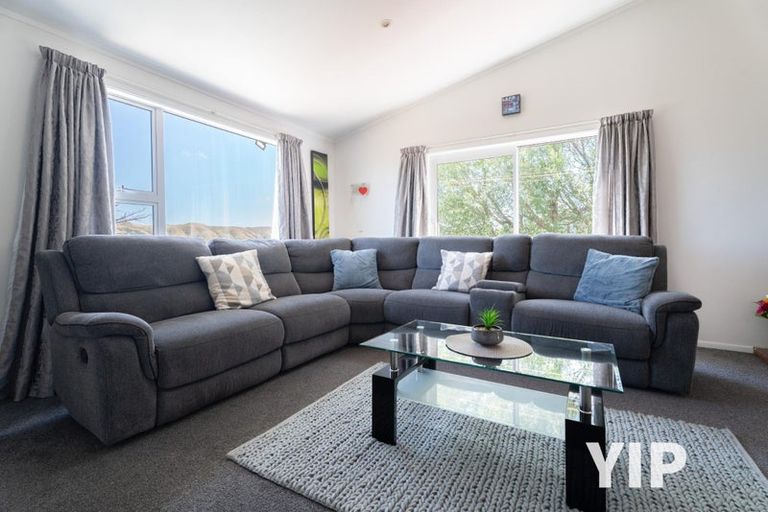 Photo of property in 18 Mandeville Crescent, Grenada Village, Wellington, 6037