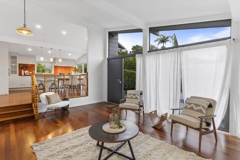 Photo of property in 3 Keldale Place, Forrest Hill, Auckland, 0620