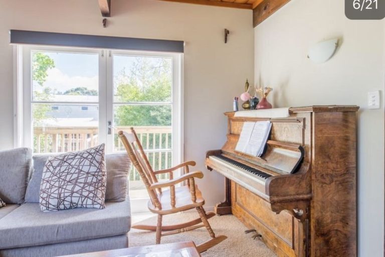 Photo of property in 4 Seaton Road, Murrays Bay, Auckland, 0630