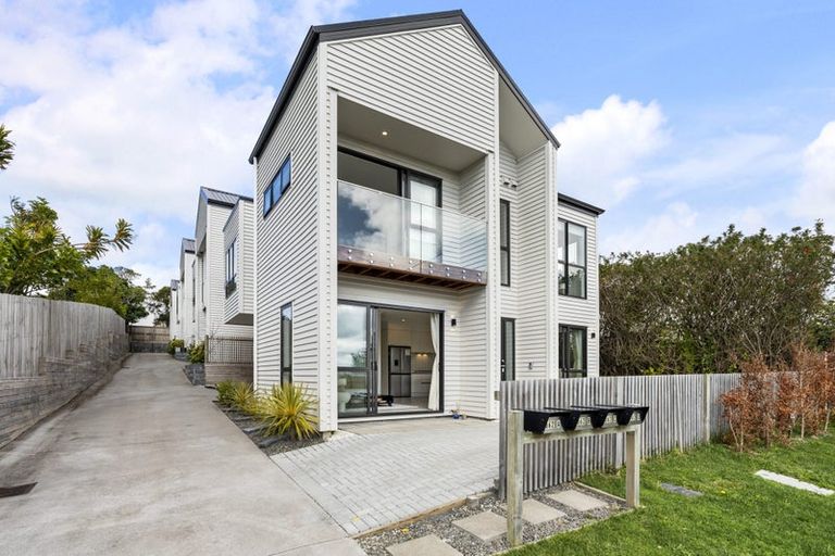 Photo of property in 562a Beach Road, Rothesay Bay, Auckland, 0630