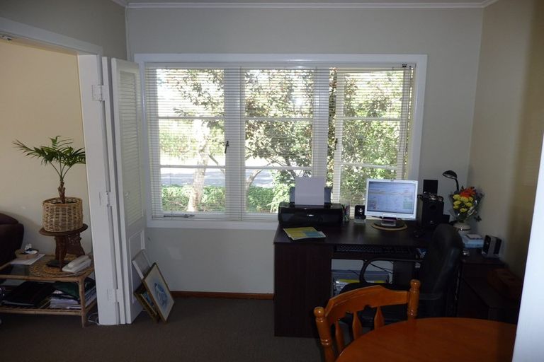 Photo of property in 32 Kervil Avenue, Te Atatu Peninsula, Auckland, 0610