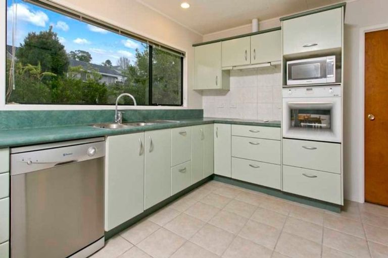 Photo of property in 13 Santiago Crescent, Unsworth Heights, Auckland, 0632