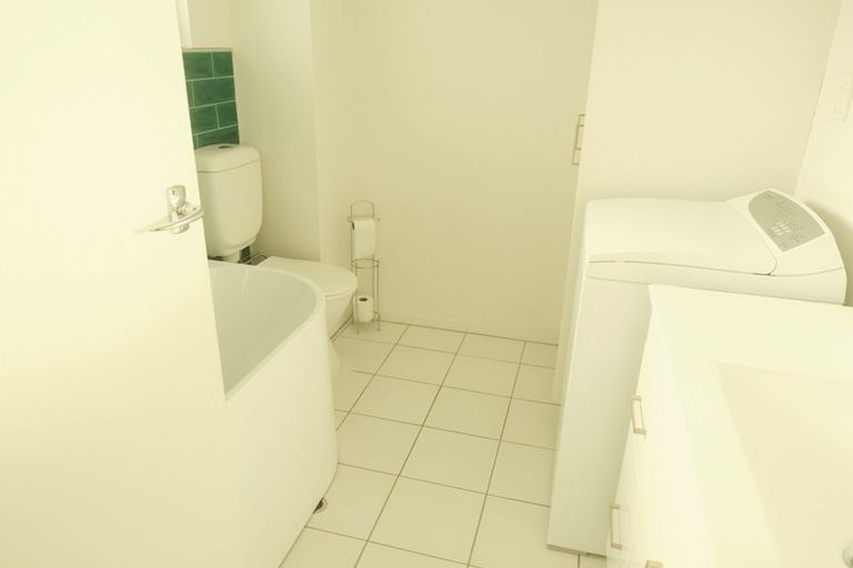 Photo of property in 1/18 Agra Crescent, Khandallah, Wellington, 6035