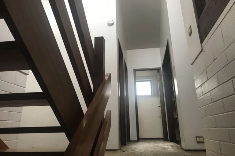 Photo of property in 24 Valley Road, Northcote, Auckland, 0626