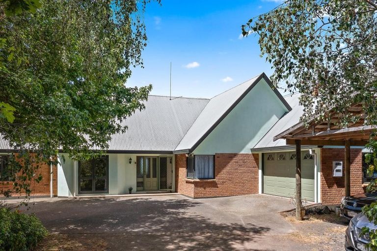 Photo of property in 1556 South Head Road, South Head, Helensville, 0874