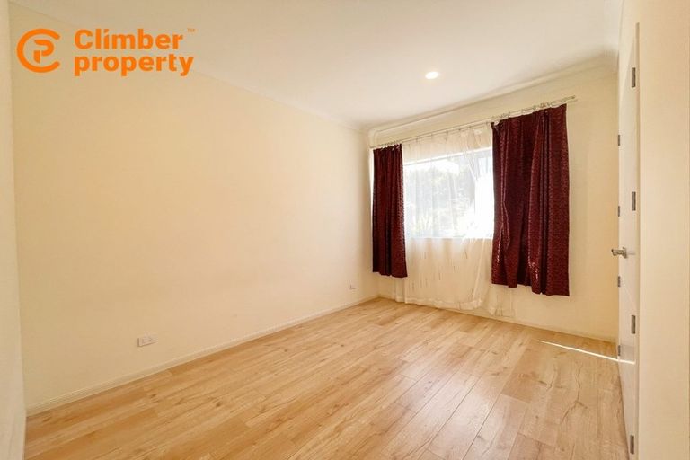 Photo of property in 12 Te Awa Place, Red Beach, 0932