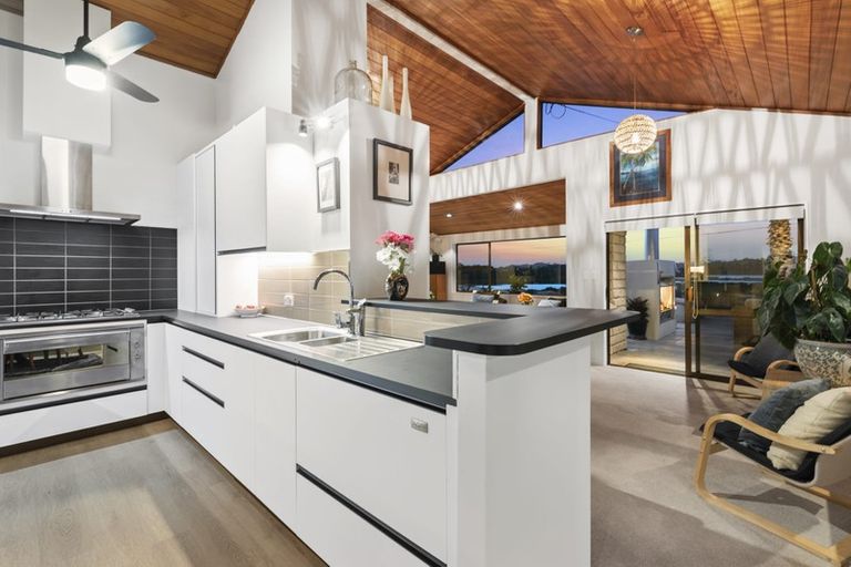 Photo of property in 11 The Terrace, Herald Island, Auckland, 0618