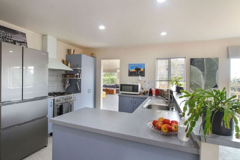 Photo of property in 14 Millen Place, Clarks Beach, 2122