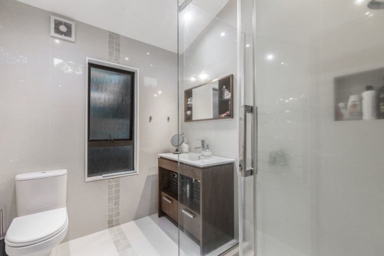 Photo of property in 215 Shaw Road, Titirangi, Auckland, 0604