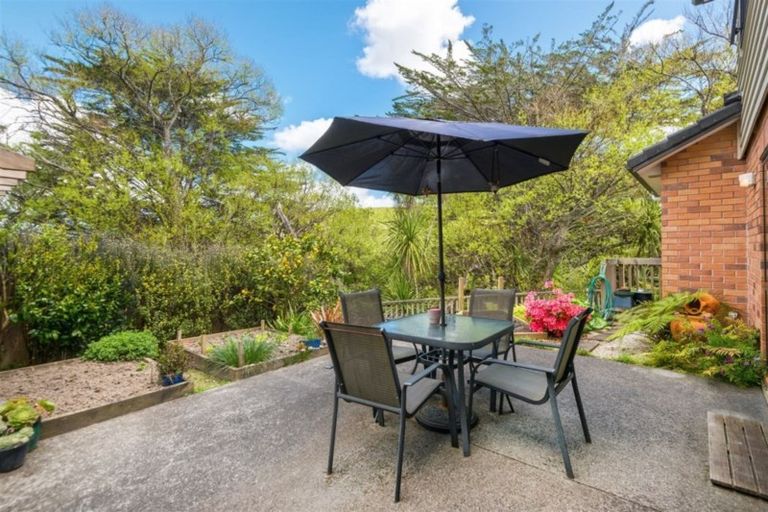 Photo of property in 31 Springvale Drive, Fairview Heights, Auckland, 0632