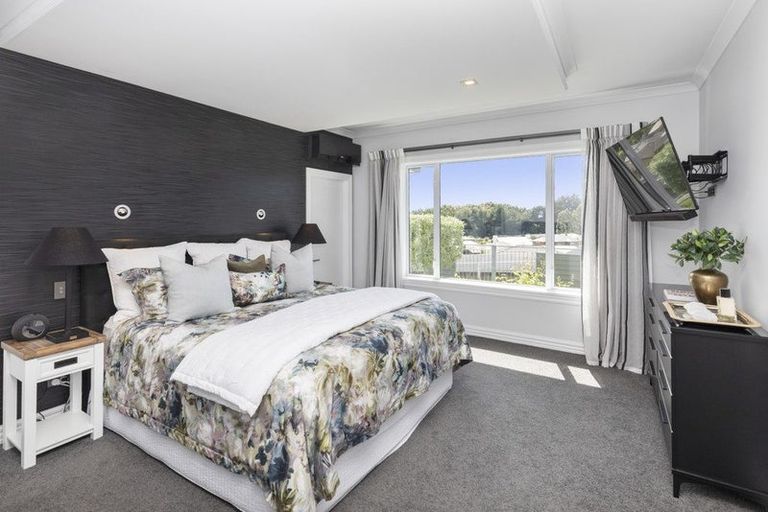 Photo of property in 6 Rushden Rise, Westmorland, Christchurch, 8025