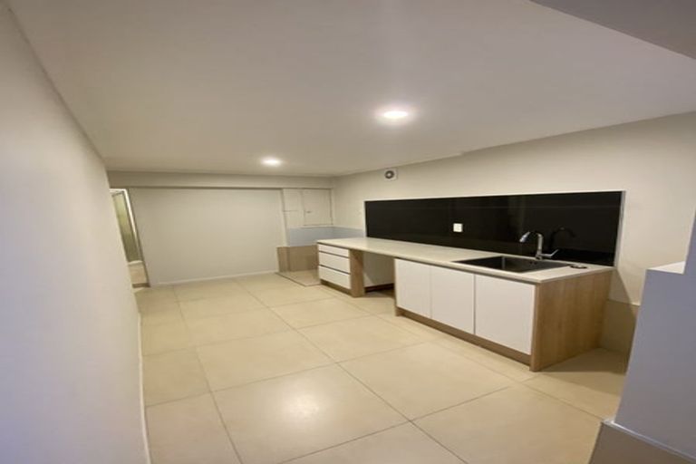 Photo of property in 86d Kelman Road, Kelston, Auckland, 0602