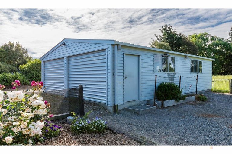 Photo of property in 84 Timaru Road, Waimate, 7924