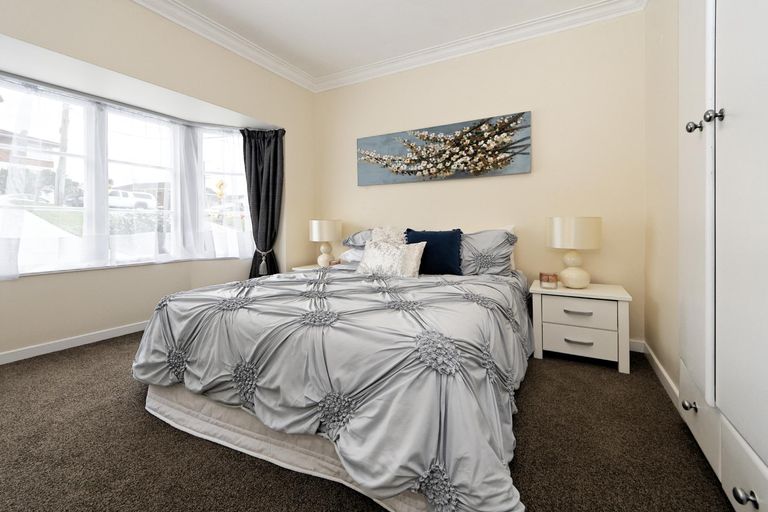 Photo of property in 110 Golf Road, New Lynn, Auckland, 0600
