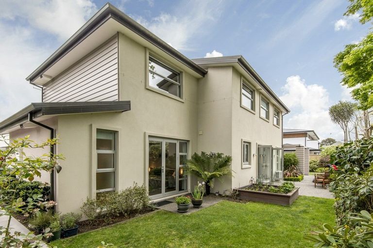 Photo of property in 6a Gleneagles Terrace, Ilam, Christchurch, 8053