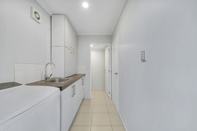 Photo of property in 75 Bruce Pulman Drive, Takanini, 2112
