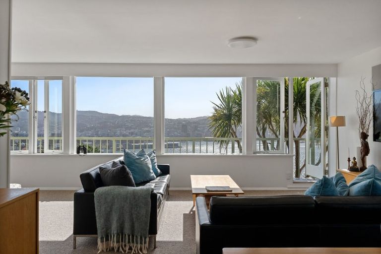 Photo of property in 37 The Crescent, Roseneath, Wellington, 6011