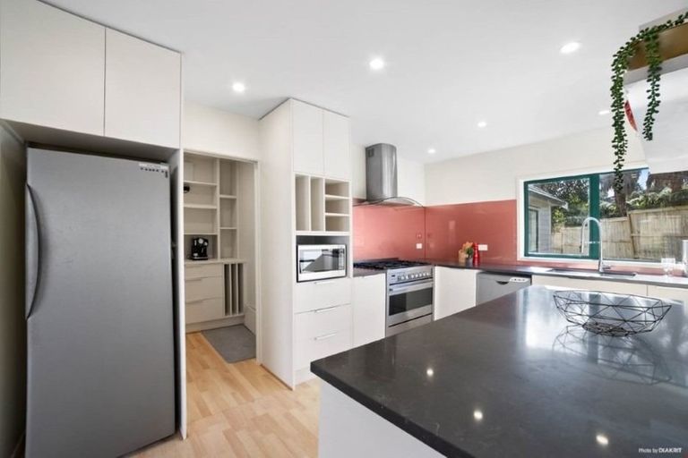 Photo of property in 28 Graham Collins Drive, Windsor Park, Auckland, 0632