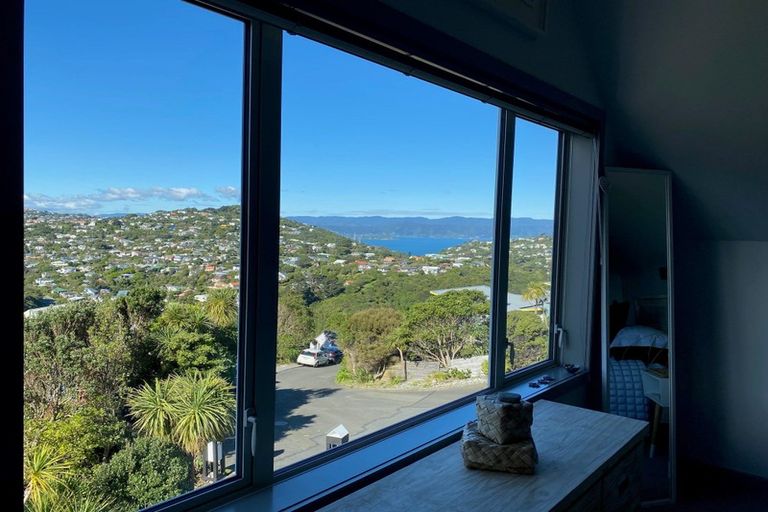 Photo of property in 16 Cavalry Close, Crofton Downs, Wellington, 6035