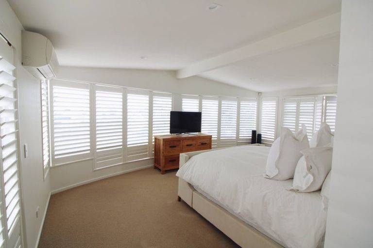 Photo of property in 1/2 Holiday Road, Milford, Auckland, 0620