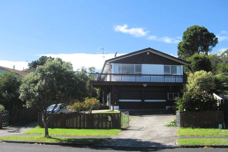 Photo of property in 17 Lewisham Street, Highland Park, Auckland, 2010