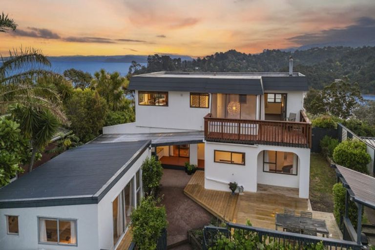 Photo of property in 20 Arapito Road, Titirangi, Auckland, 0604