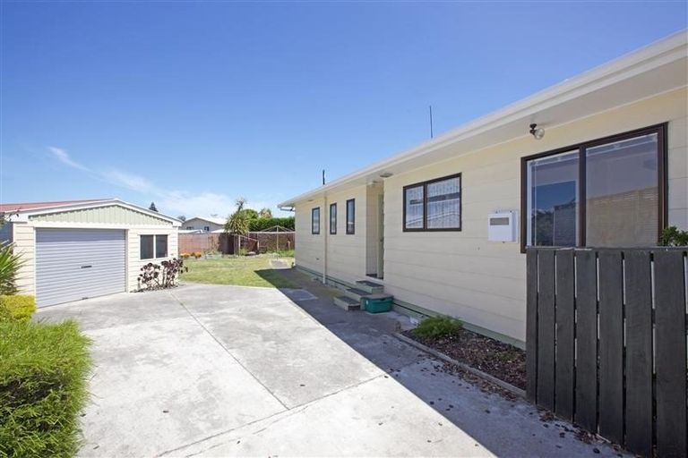 Photo of property in 11 Simcox Street, Otaki Beach, Otaki, 5512