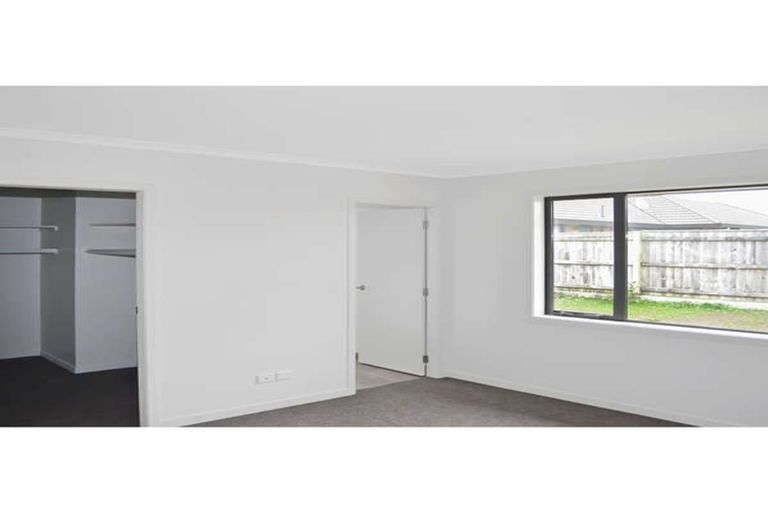 Photo of property in 14 Gibraltar Way, Fitzherbert, Palmerston North, 4410