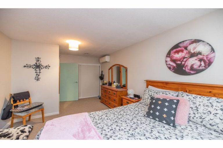 Photo of property in 10a Tracy Place, Redwood, Christchurch, 8051