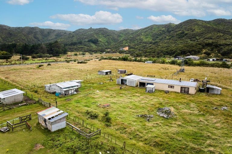 Photo of property in 112 Upper Fitzherbert Road, Wainuiomata, 5373