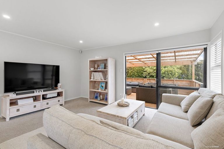 Photo of property in 7 Redlands Grove, Swanson, Auckland, 0612