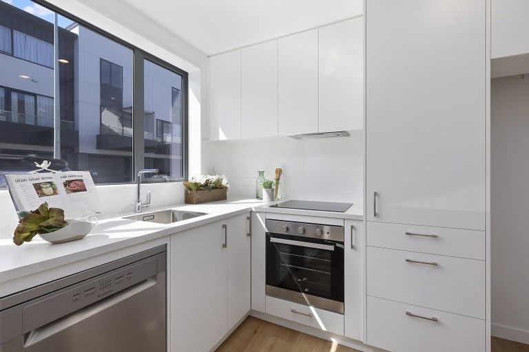 Photo of property in 32 John Street, Stokes Valley, Lower Hutt, 5019