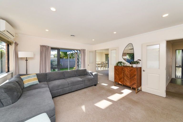 Photo of property in 12 Mana Place, Awapuni, Palmerston North, 4412