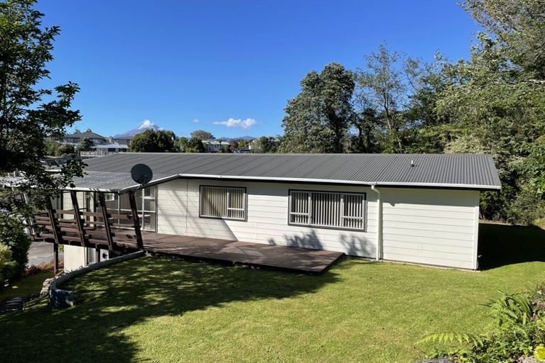 Photo of property in 6c Waterloo Place, Westown, New Plymouth, 4310