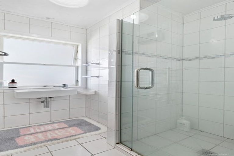 Photo of property in 11a Pax Avenue, Forrest Hill, Auckland, 0620