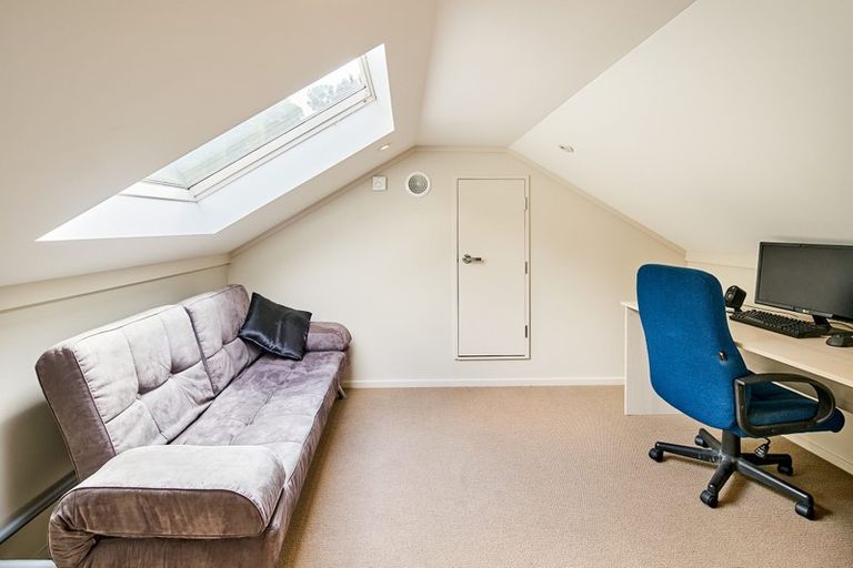 Photo of property in 3 Koukou Place, Normandale, Lower Hutt, 5010