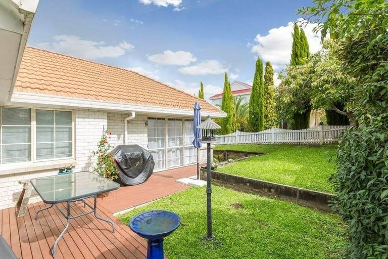 Photo of property in 2/182 Mokoia Road, Chatswood, Auckland, 0626