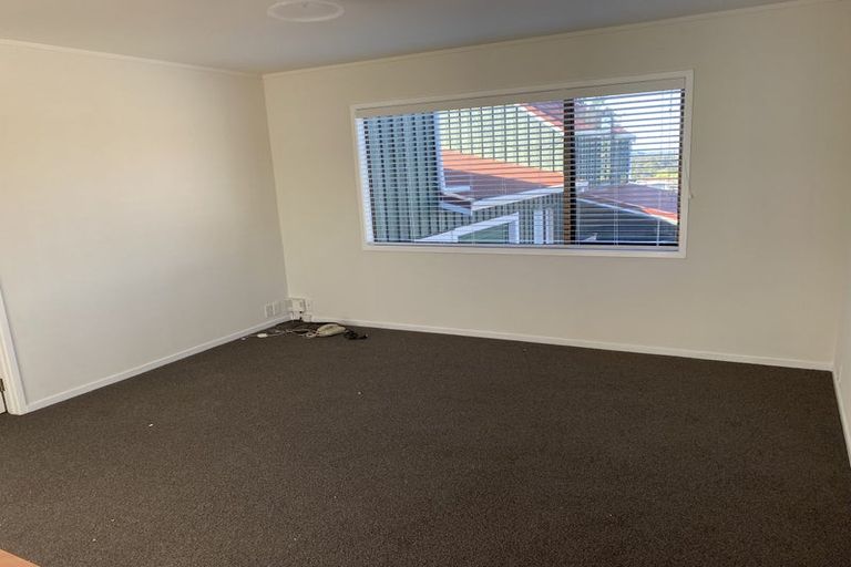 Photo of property in 1/19 Marcel Place, Glenfield, Auckland, 0629